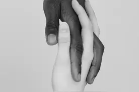 为什么男性富有磁性的声音很吸引人？图片