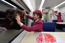 我，列车乘务员，透露如何进入铁路系统，工资待遇如何图片