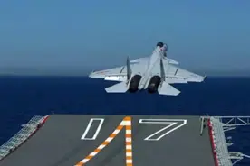 惊险刺激！中美首次航母对决，山东舰歼-15勇敢对抗26架美战机图片