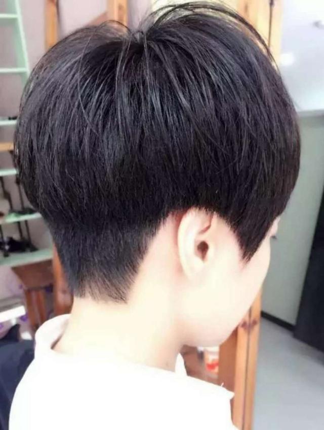 脸大脖子短适合什么发型？9款时尚干练的短发，显脸小又显脖子长
