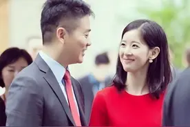 章泽天母女地中海度假，7岁囡囡神似爸爸，女儿家教随行照顾图片