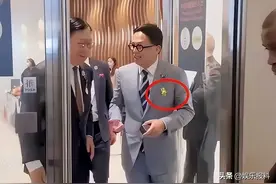 56岁李泽楷罕露面！与美女合影很亲和，疑让郭嘉文住自己豪宅图片