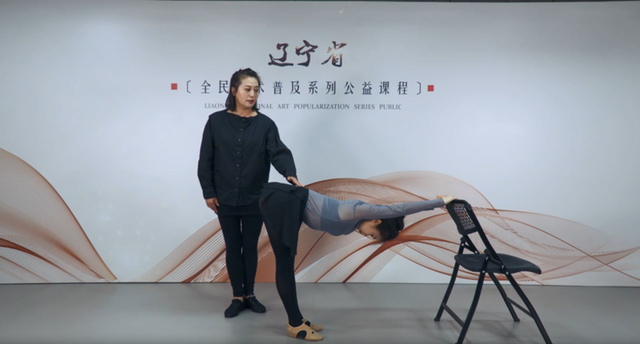 艺术优课｜零基础舞蹈训练开始喽，一起学习民间舞！