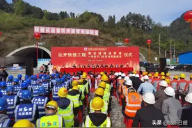 提前3个月！达开快速通道雷音铺隧道今日全线贯通图片