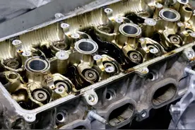 搞了辆"破烂不堪"的经典老款RAV4，进厂翻新重造，复活又变新车图片