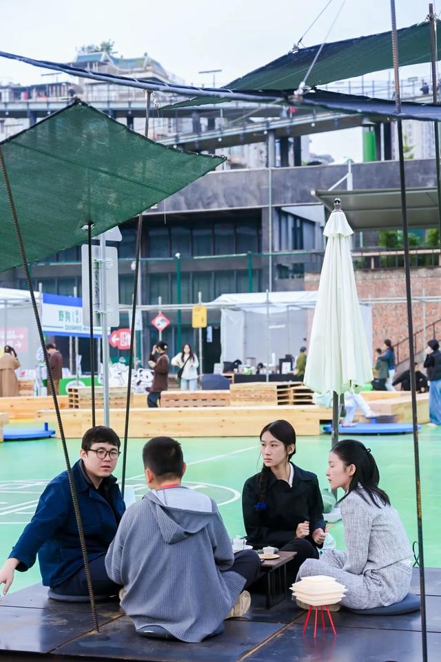 我们在这里相遇，于是城市开始呼吸