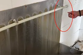 凤凰曦城东苑里的公共厕所竟有人偷水！物业这么做......图片