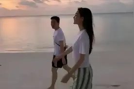 杨颖新恋情曝光？男方是圈内大佬，成熟多金年纪大，两人11年交情图片