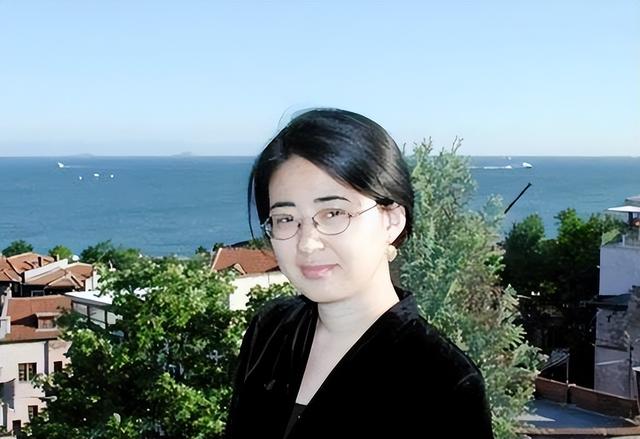 她13岁上北大，28岁嫁53岁美国老头，35岁成哈佛教授，如今咋样了