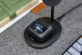 带屏幕的静噪蓝牙耳机，JBL TOUR PRO2评测，专业音效解锁多样玩法图片