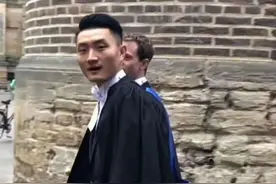 云南小伙，7岁失去双臂，成高考状元，去剑桥读研，还创业，凭啥图片