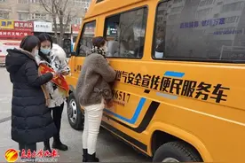 燃气便民服务车：办理过户补卡不到3分钟图片