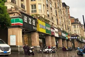 大家都在买住宅，但她20多年来却买了一套又一套社区底商⋯⋯图片