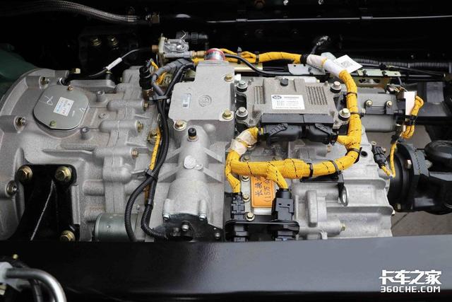 底盘自重仅8.9吨，五星级驾驶室，解放JH6载货车舒适性再升级！