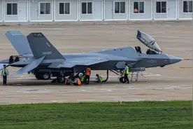 歼-35只是盗版肥电？美媒：中国窃取F-35数TB数据，才研发出歼-35图片