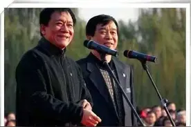 相声演义：石富宽先生在相声界的辈分到底是文字辈还是宝字辈的？图片