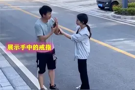 我老公一直偷偷背着我做这件事，我心里实在是过意不去，该离婚吗图片