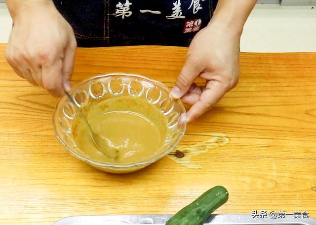 想吃芝麻酱不用买，5块钱能做一大瓶，纯正无添加，附麻酱吃法