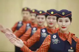 专用通道进站，还有接送站服务，这类旅客坐火车受到特别关注！图片