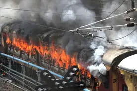 烧火车、堵公路……印度要招募“火战士”，民众怒了图片