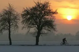 适合孤独者发朋友圈的文案图片