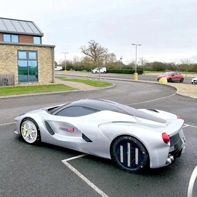 全屏超高清的超跑豪车壁纸 .欣赏一下 ！#创作灵感