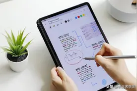 折叠屏手机展开就是小平板，还主打商务功能，为啥不内置手写笔？图片
