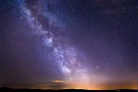 时速近80万公里，太阳在宇宙中高速飞行，为何星星却没变位置？图片