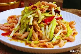 瘦肉切了直接炒，难怪又老又腥不入味！学会3招，嫩滑鲜香真好吃图片