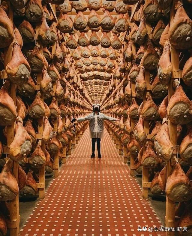 这是正常的,因为害怕是人类的一种天然反应,它可以帮助我们应对危险和