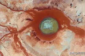 恶魔之眼，自驾路线上的小众景点：青海茫崖艾肯泉，真的很美图片