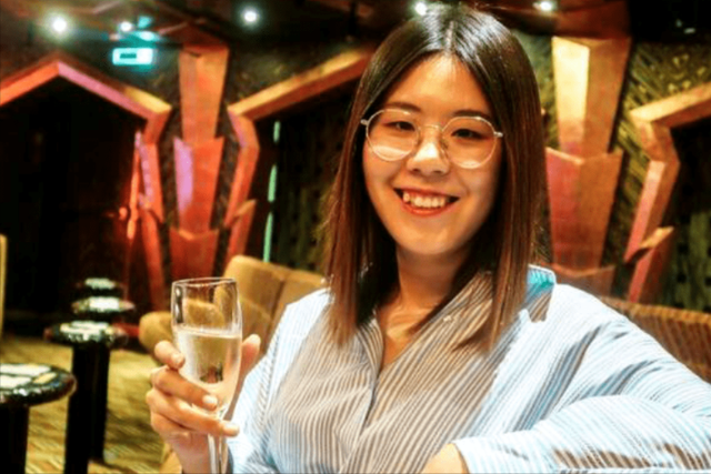 被马云砸中的锦鲤女孩，支付宝中奖1个亿，后来怎么样了？