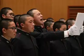 日本的“少年兵”与中国的“读书郎”——谁的表情更“狰狞”？图片