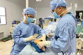 盐城一女子常穿高跟鞋脚后跟鼓出“老茧”，是病图片