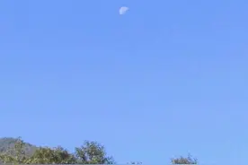 太空漆黑一片，为什么太阳照不亮太空呢？阳光照到哪儿去了？图片