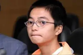 2004年，13岁男孩扒飞机起落舱从昆明飞到重庆，他后来怎样了？图片