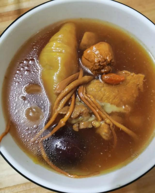 花胶虫草花汤的功效 花胶虫草花汤的功效和禁忌