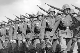 二战德军手中的毛瑟98k，精度一流，志愿军也有使用图片