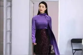 陶红真是风韵犹存，穿紫色亮片包臀裙，展现完美“腰臀比”图片
