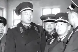 建国初，解放军四大军种和四大兵种司令员名单是谁？图片