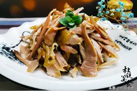 自己做的风干鸡清蒸才鲜香，年夜饭上的鸡肉菜，全家吉利过大年图片