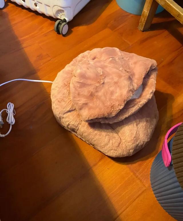 木棍烤脚,电宝护腰,南方人为了冬天暖和点,什么都干得出来