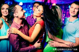 变了味儿的交谊舞，有多少是为舞而跳？为情为钱早已失去了纯真图片