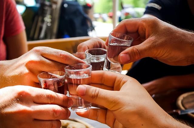 浜鸿繃50宀佸悗锛岀敓娲讳腑鑻ヨ兘鍋氬埌鈥?璐?涓嶈椽鈥濓紝韬綋鍋ュ悍鑰佹潵瀹? onerror=