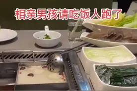河南一女孩和相亲男吃火锅，点500元的菜后被拉黑，网友议论纷纷图片