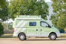 只要17.98万，带卫生间的露营车<乐天派>，德兴房车又一力作来啦图片