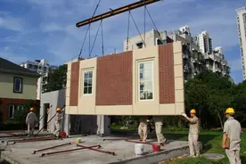 现在农村不用砖盖房，不请工人，个把月建好200平别墅，太厉害了图片