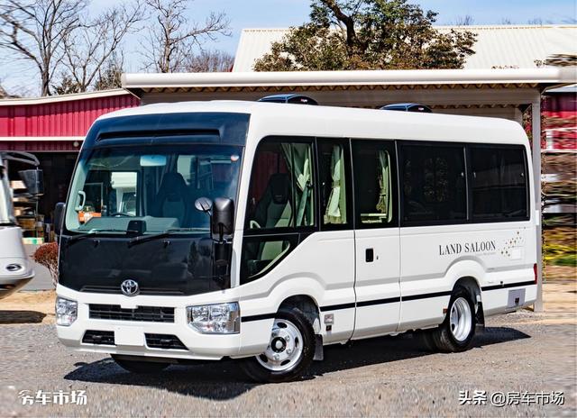 丰田考斯特商旅房车，内部空间大床位多，核载10人停车睡5人