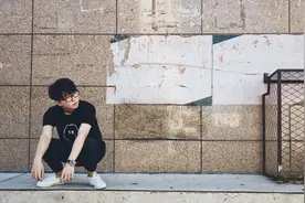 暴富之后，毛不易又回去租房住了图片