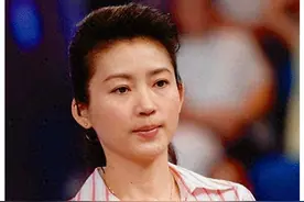 55岁主持人王小丫：身材走样，历经两段婚姻，无儿无女，热衷公益图片